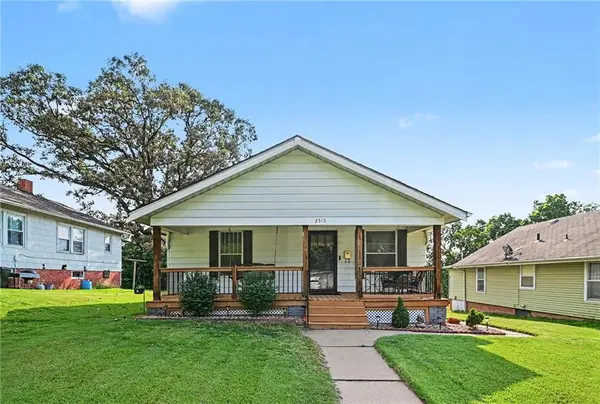 2515 N 4th ST, St Joseph, MO 64505