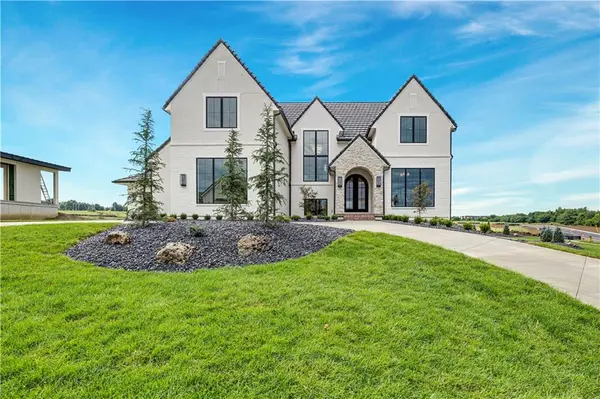 12111 W 173rd TER, Overland Park, KS 66221