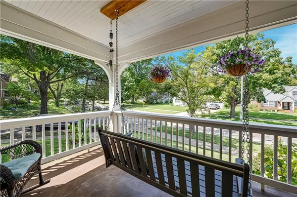 6811 Rockhill RD, Kansas City, MO 64131