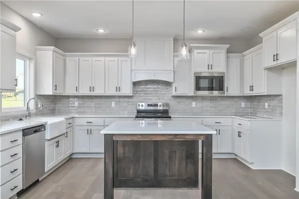 6000 Apache DR, Shawnee, KS 66226
