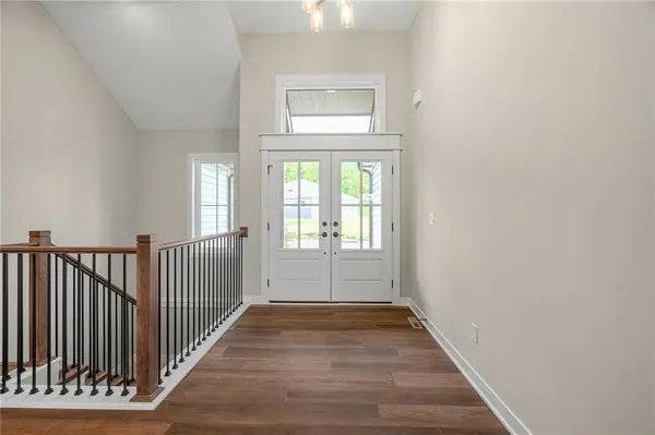 13548 Terrace Park DR, Parkville, MO 64152