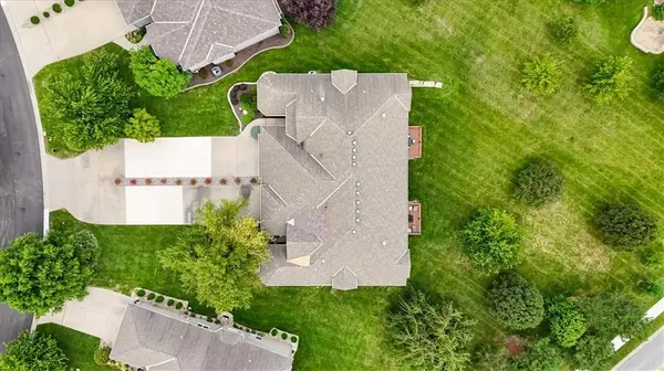 10007 MILLSTONE DR, Lenexa, KS 66220
