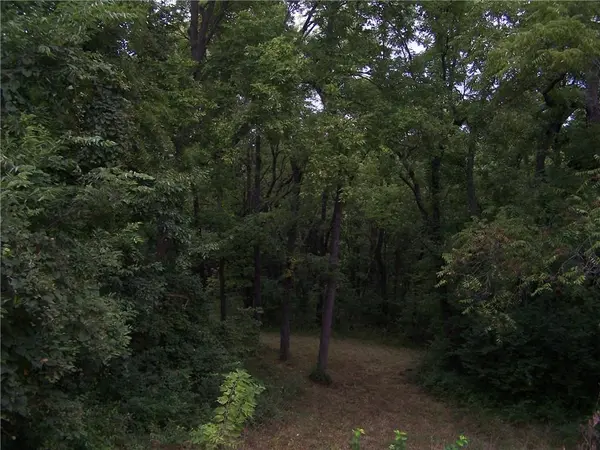 6820 S Hillside School RD, Oak Grove, MO 64075