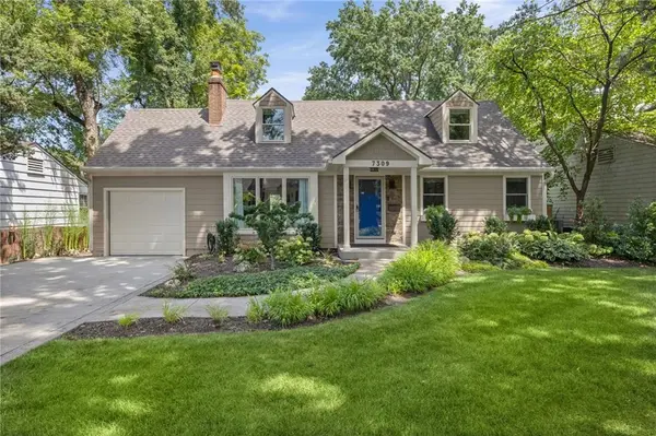 7309 Canterbury ST, Prairie Village, KS 66208
