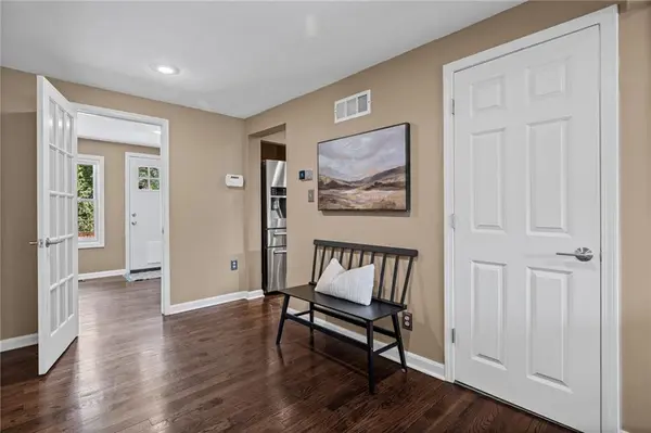7309 Canterbury ST, Prairie Village, KS 66208