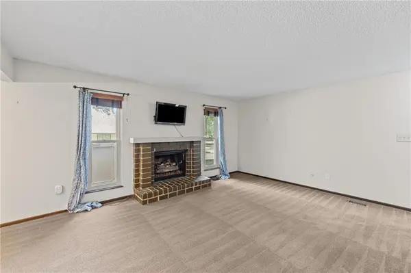 12218 Holmes LN, Kansas City, MO 64146