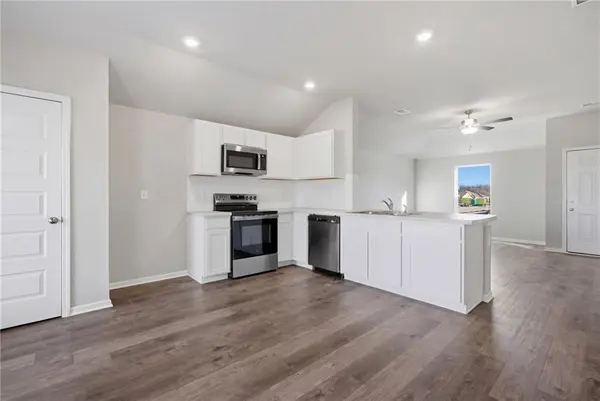 891 N Pear ST, Gardner, KS 66030