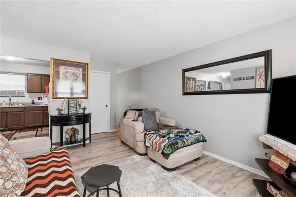 2801 Englewood TER, Independence, MO 64052