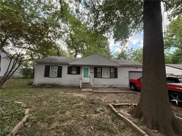 9020 E 74th TER, Raytown, MO 64133