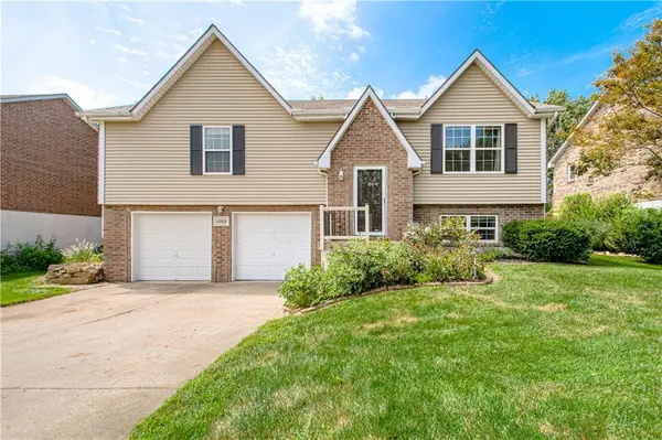 13822 S Acuff ST, Olathe, KS 66062