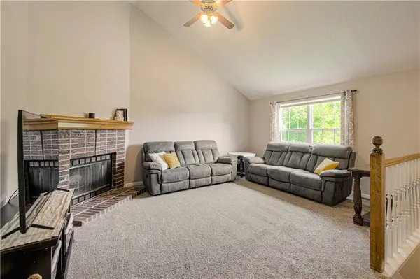 13822 S Acuff ST, Olathe, KS 66062