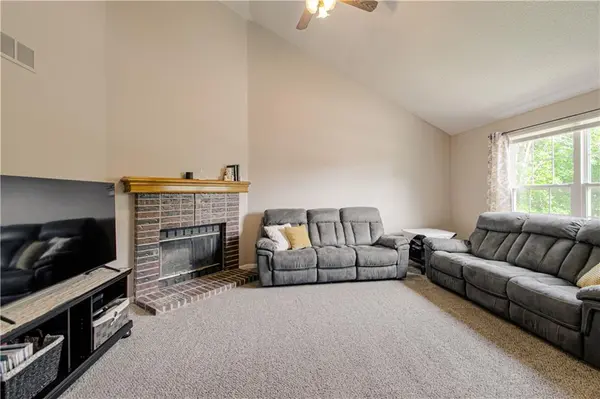 13822 S Acuff ST, Olathe, KS 66062