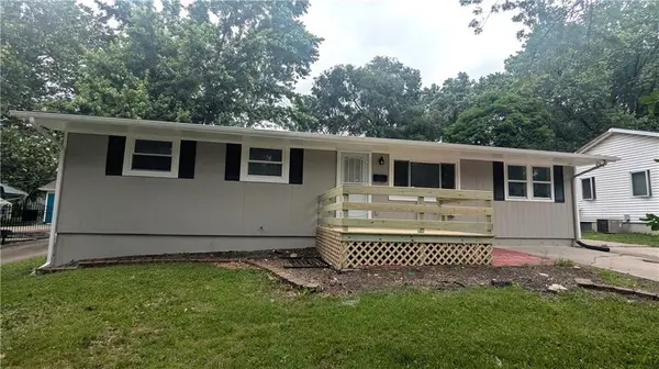 8602 E 91st TER, Kansas City, MO 64138
