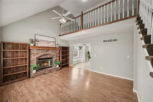 21600 W 178th TER, Olathe, KS 66062