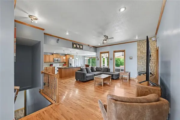 301 Prairie Rose CIR, Smithville, MO 64089