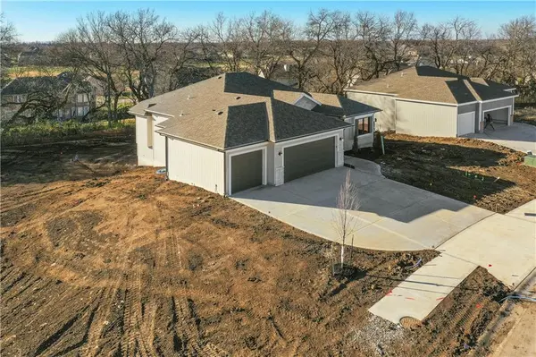 25381 W 149th TER, Olathe, KS 66061