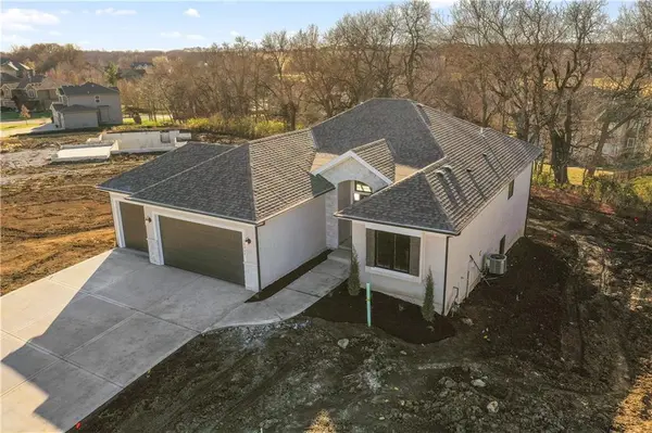 25381 W 149th TER, Olathe, KS 66061