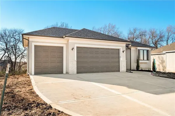 25381 W 149th TER, Olathe, KS 66061