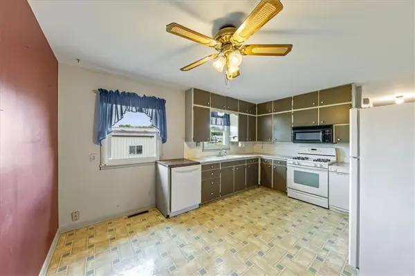 321 Kaw AVE, Garnett, KS 66032