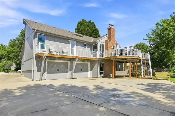 828 SW Lighthouse PT, Lee's Summit, MO 64082