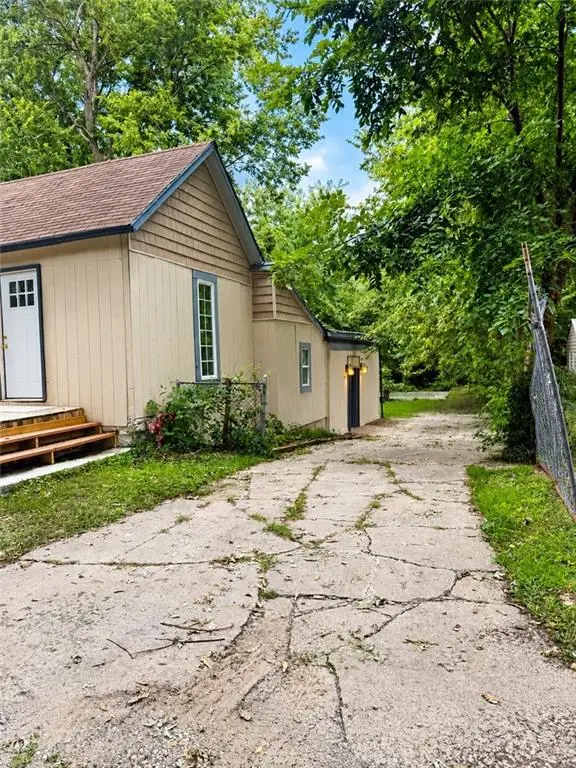 912 S Osage ST, Independence, MO 64050