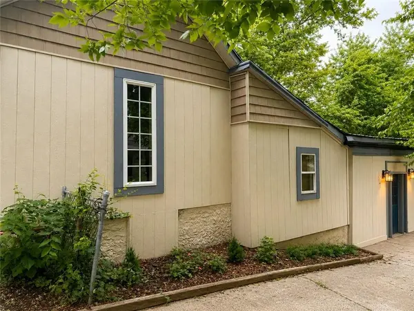 912 S Osage ST, Independence, MO 64050