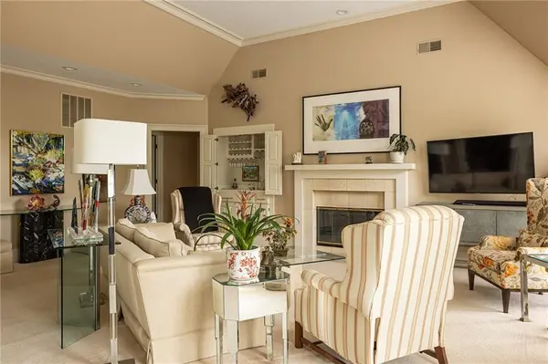 9100 Lamar AVE #207, Overland Park, KS 66207