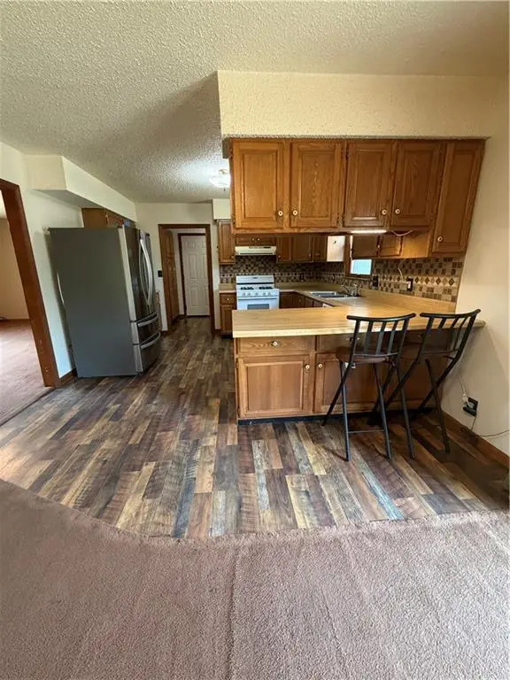 916 E 8th ST, Cherryvale, KS 67335