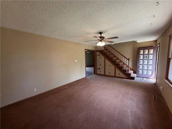 916 E 8th ST, Cherryvale, KS 67335