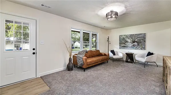 1124 E Cedar ST, Olathe, KS 66061