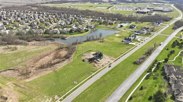 2114 NE Shoal Creek Pkwy, Kansas City, MO 64155