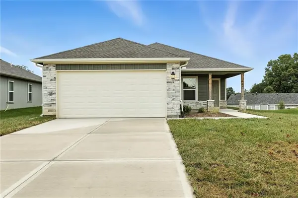 441 Valley View DR, Tonganoxie, KS 66086