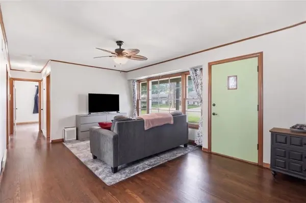 8725 Larsen ST, Overland Park, KS 66214