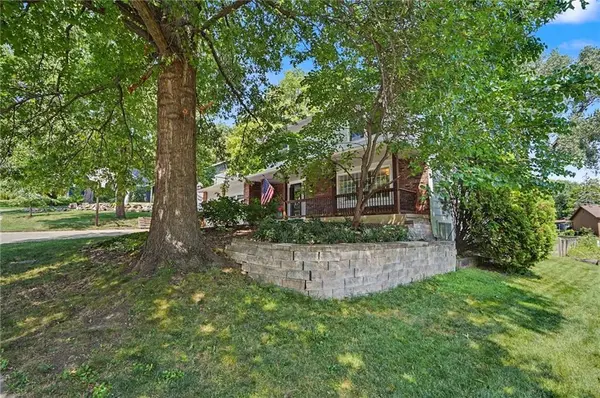 3200 Longhorn DR, Lawrence, KS 66049