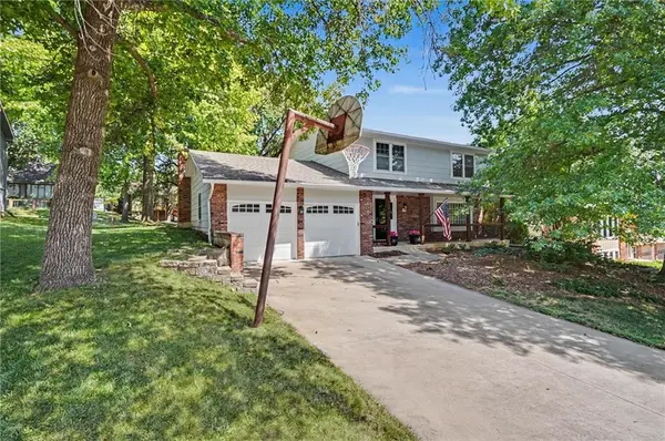 3200 Longhorn DR, Lawrence, KS 66049