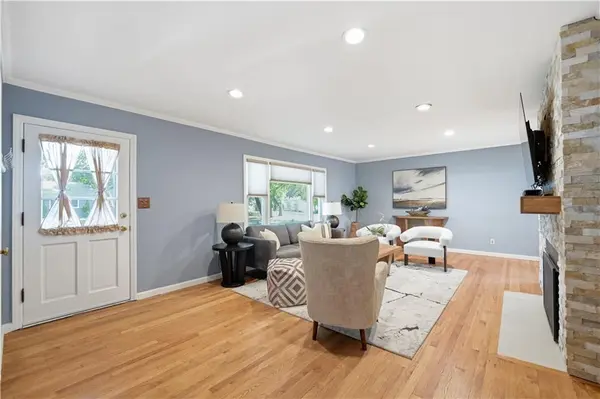 5509 W 70th TER, Prairie Village, KS 66208