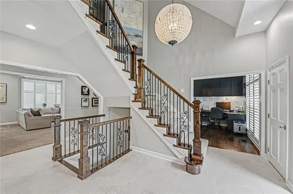 3901 W 121st TER, Leawood, KS 66209