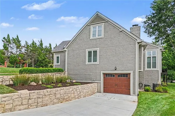 3901 W 121st TER, Leawood, KS 66209