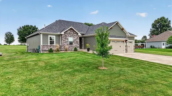 20821 S Jefferson Pkwy, Pleasant Hill, MO 64080