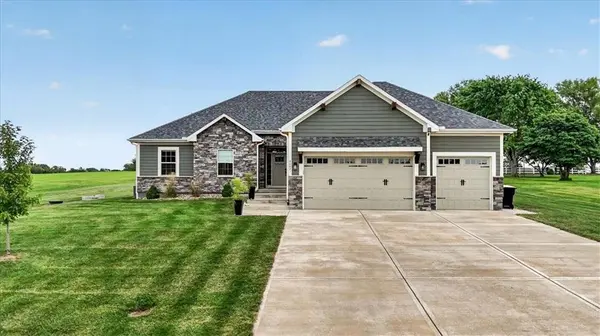 20821 S Jefferson Pkwy, Pleasant Hill, MO 64080