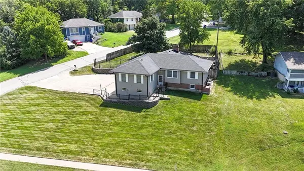 5902 noland RD, Shawnee, KS 66216
