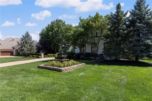 3849 W 139th TER, Leawood, KS 66224