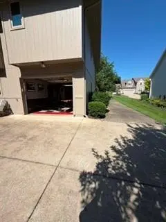 413 N Park DR, Raymore, MO 64083