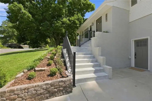 5657 W 50th ST, Mission, KS 66202