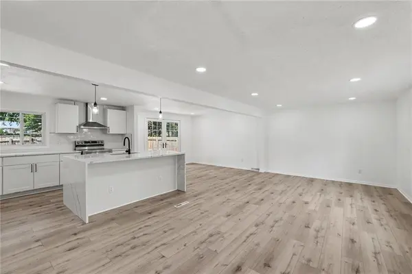 9248 Switzer ST, Overland Park, KS 66214