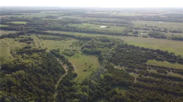 000 Texas RD, Moran, KS 66755
