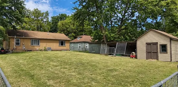 823 S Sycamore ST, Ottawa, KS 66067