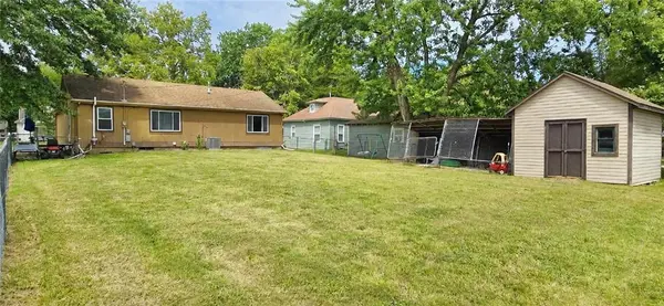 823 S Sycamore ST, Ottawa, KS 66067