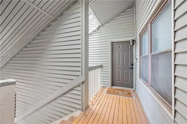 8824 W 106th TER, Overland Park, KS 66212