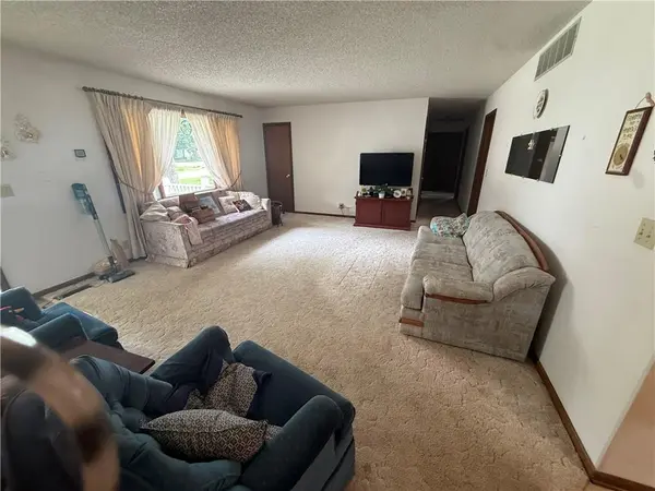 122 E 2nd ST, Pomona, KS 66076